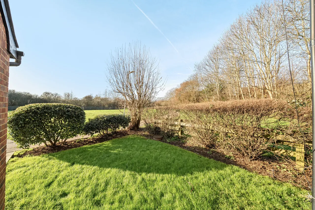Rabournmead Drive, Northolt, UB5, photo 2