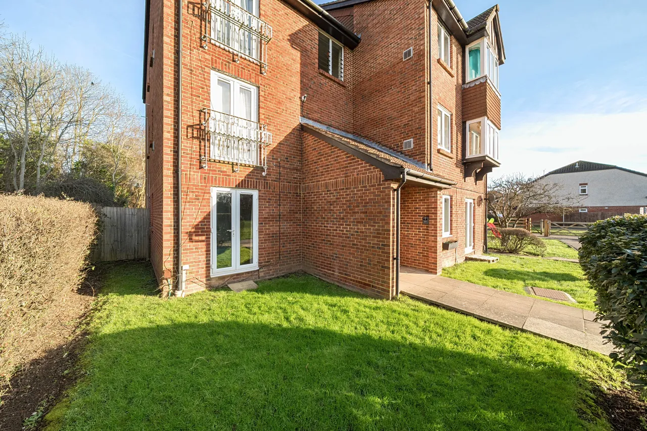 Rabournmead Drive, Northolt, UB5, photo 10