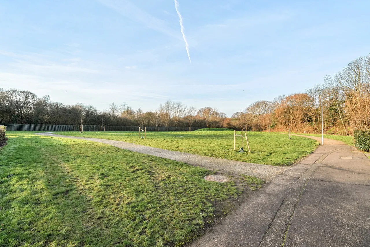 Rabournmead Drive, Northolt, UB5, photo 9