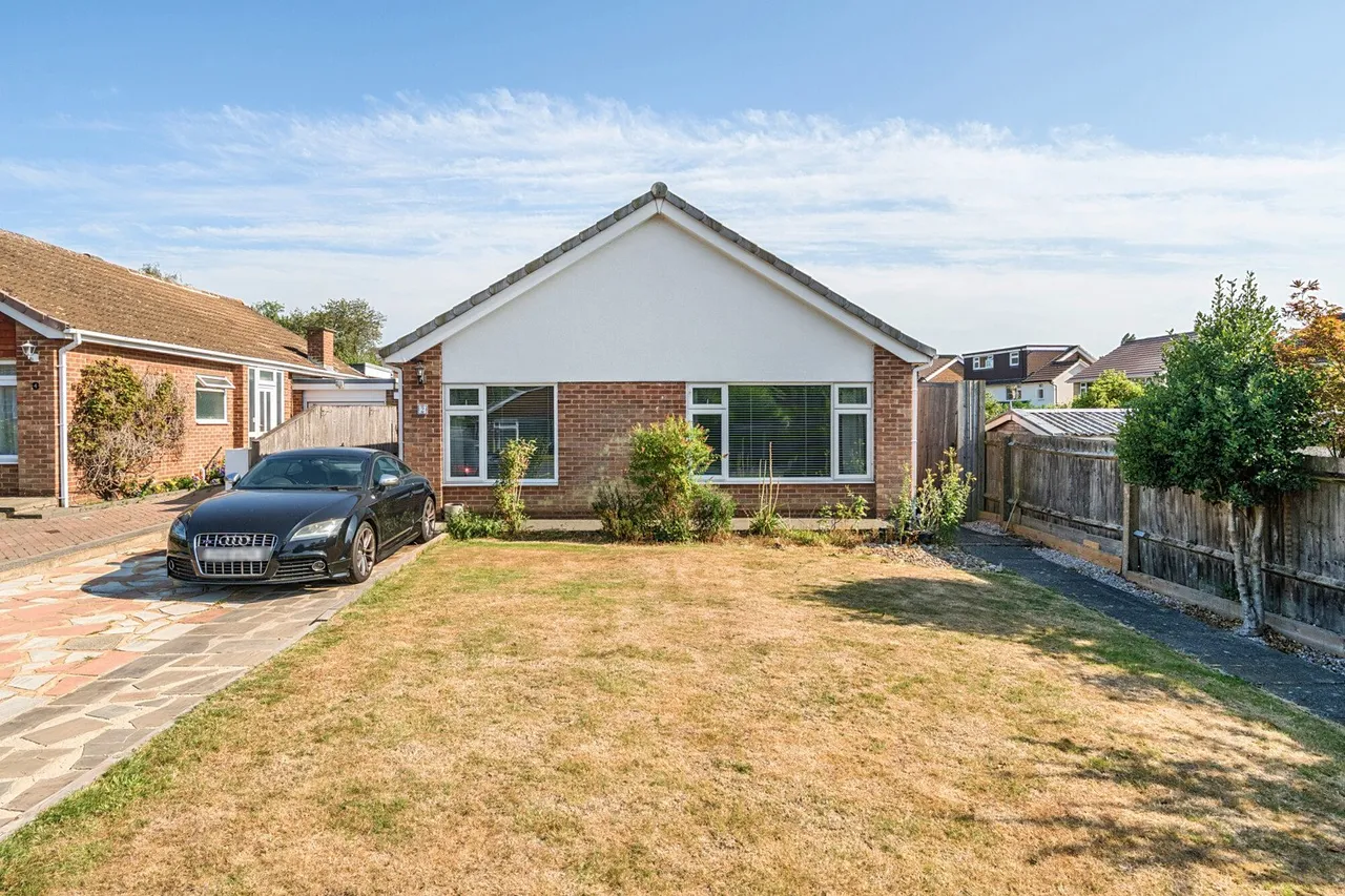 3 bed house for sale — Highwood Close, BR6