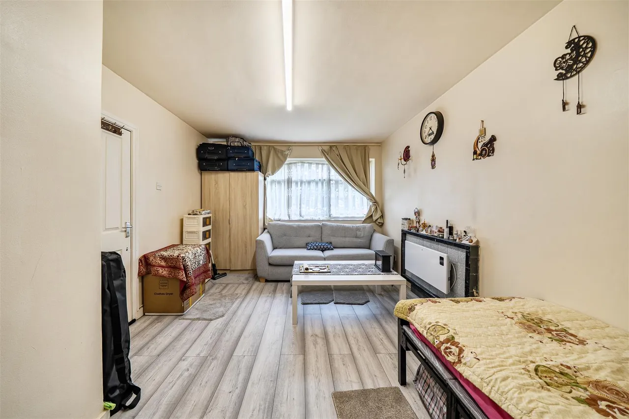 Carlton Avenue East, Wembley, photo 5
