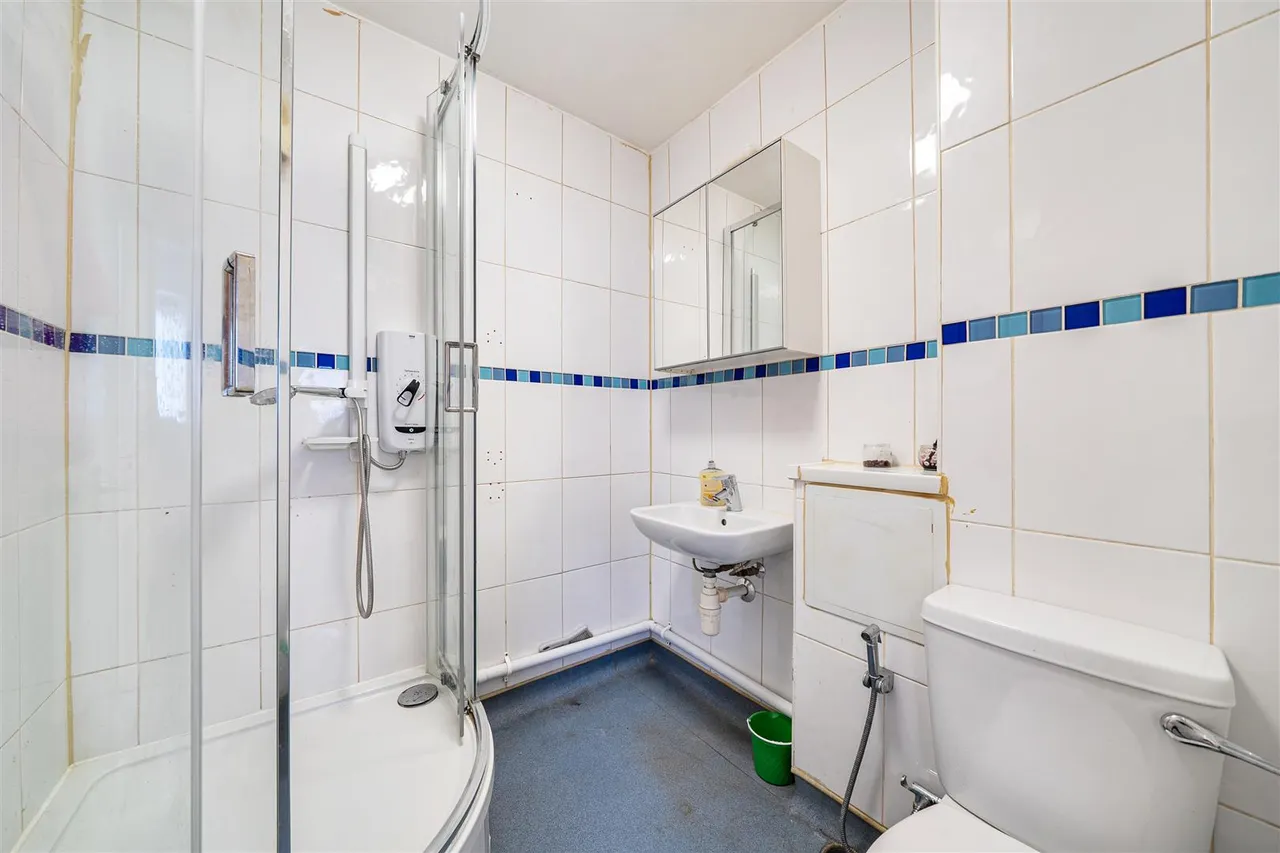 Carlton Avenue East, Wembley, photo 7