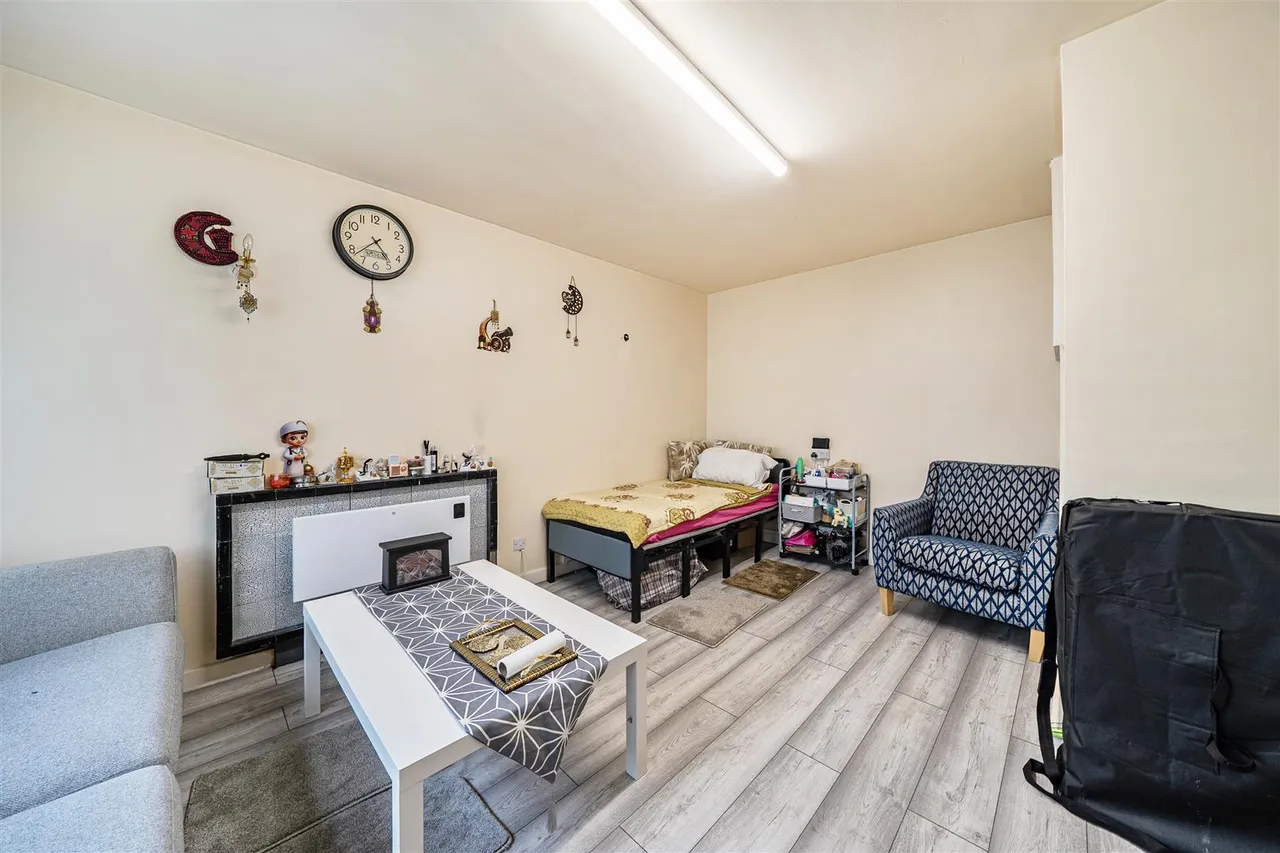 Carlton Avenue East, Wembley, photo 4