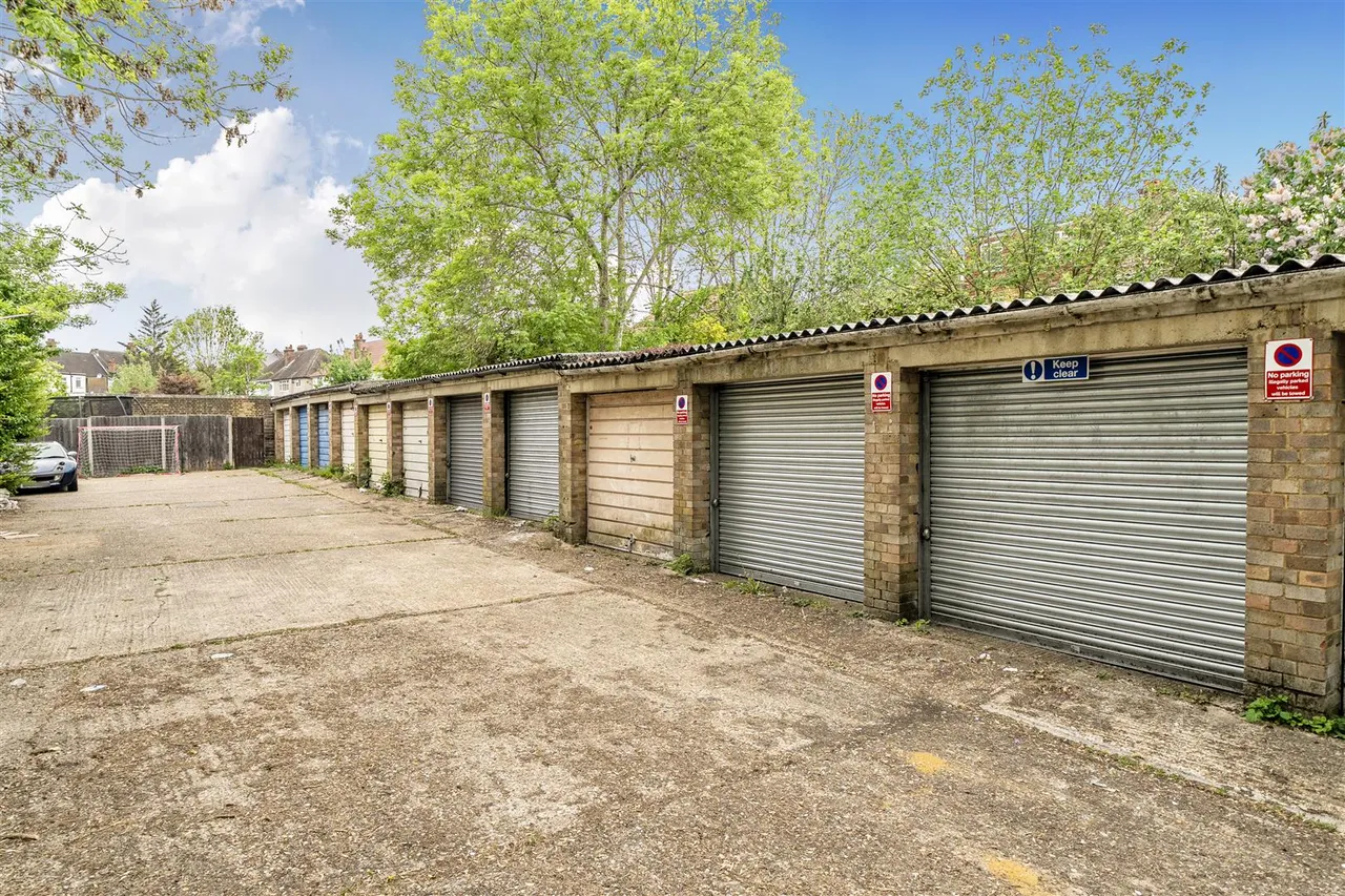 Carlton Avenue East, Wembley, photo 2