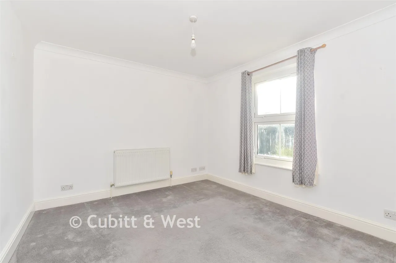 Victoria Road, Cranleigh, GU6, photo 2