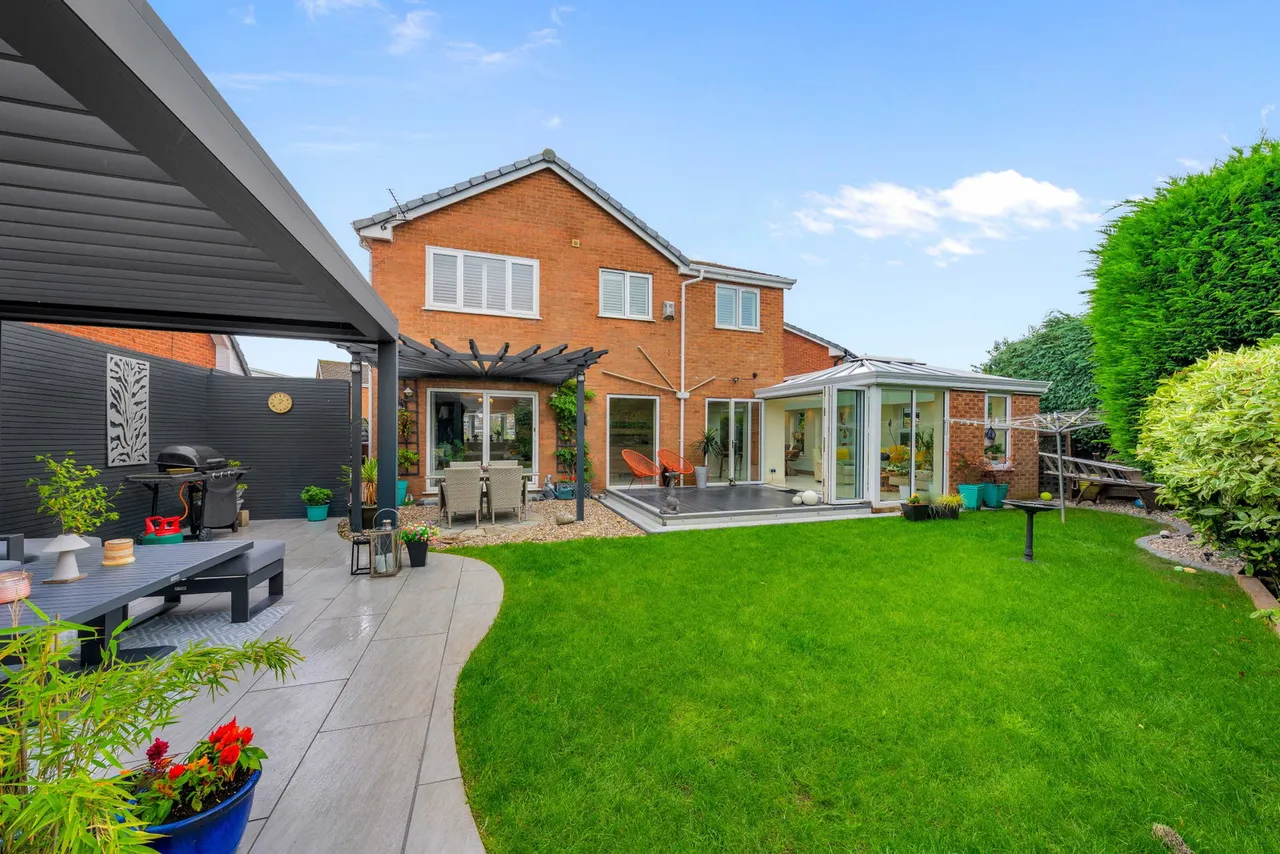 Riding Close, Astley, M29, photo 28