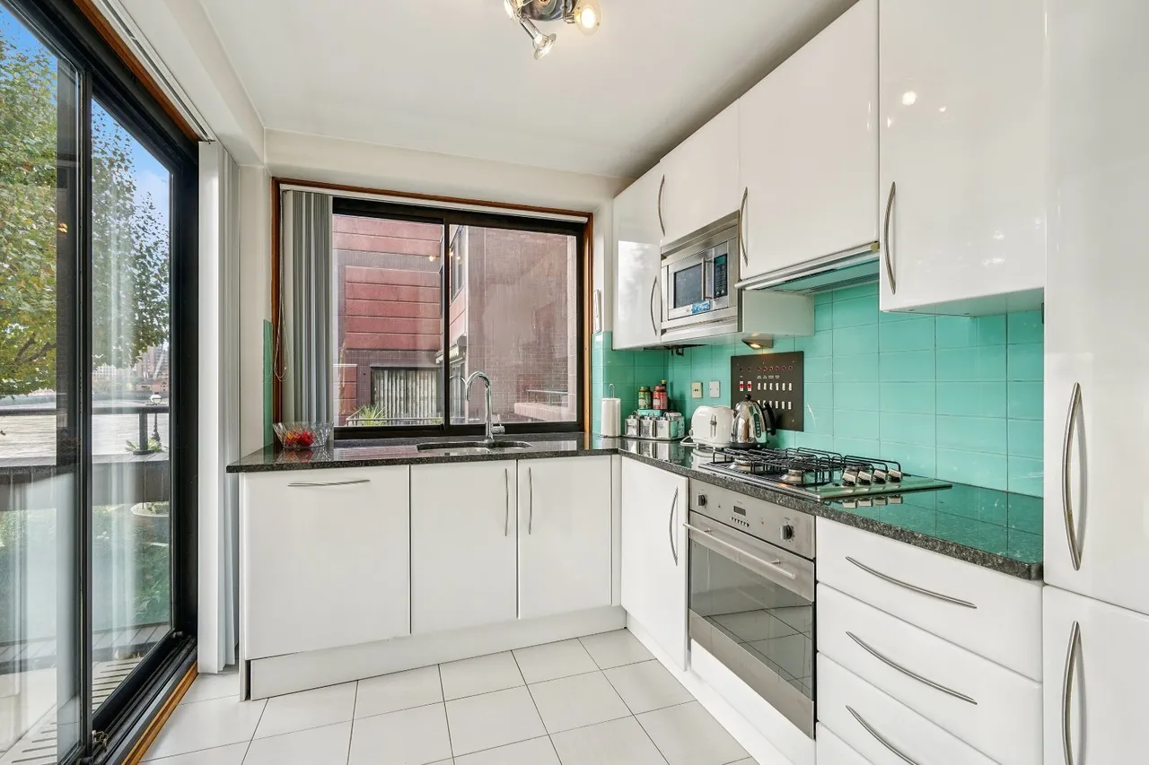 Grosvenor Road, London, SW1V, photo 3