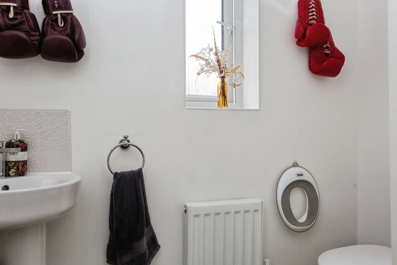 Beconsaw Drive, Farington Moss, PR26, photo 9