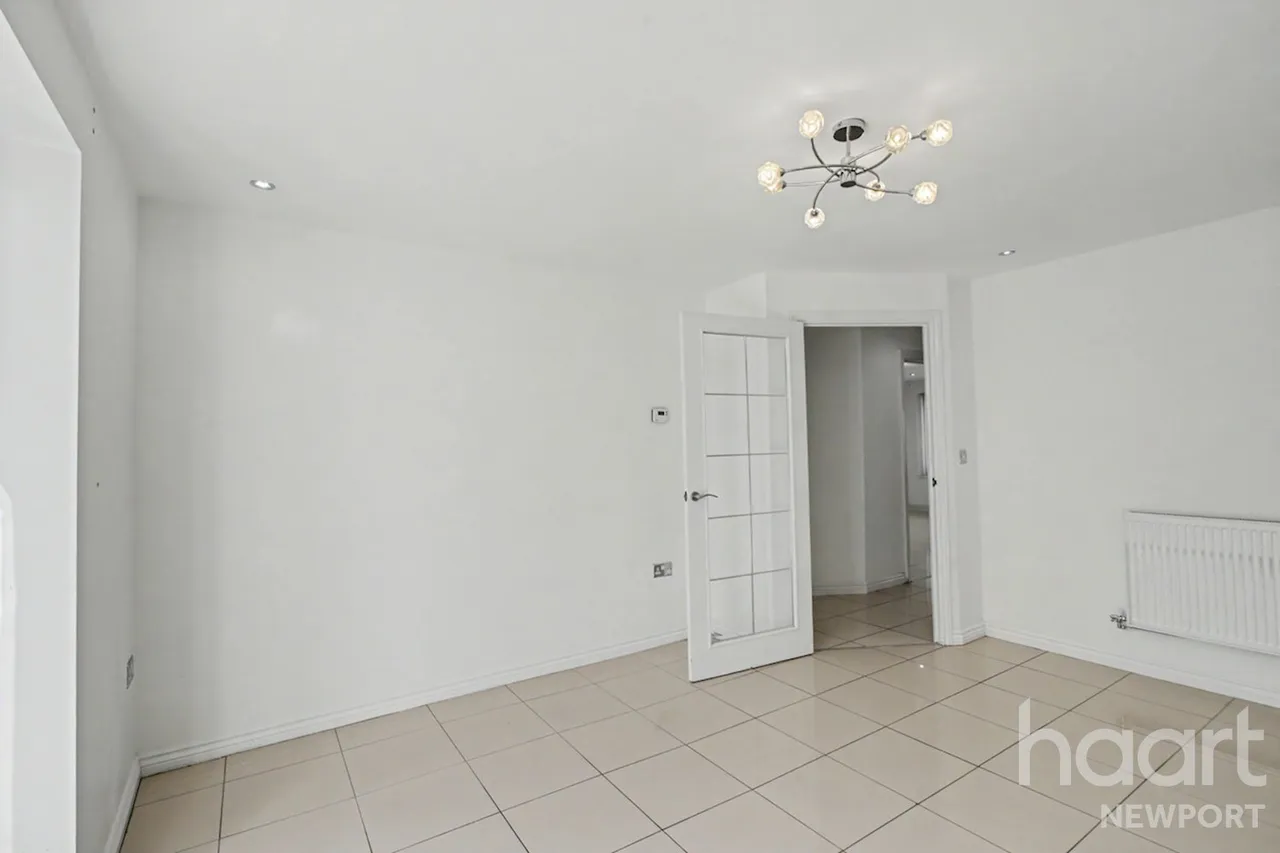 Chepstow Road, NP18, photo 19