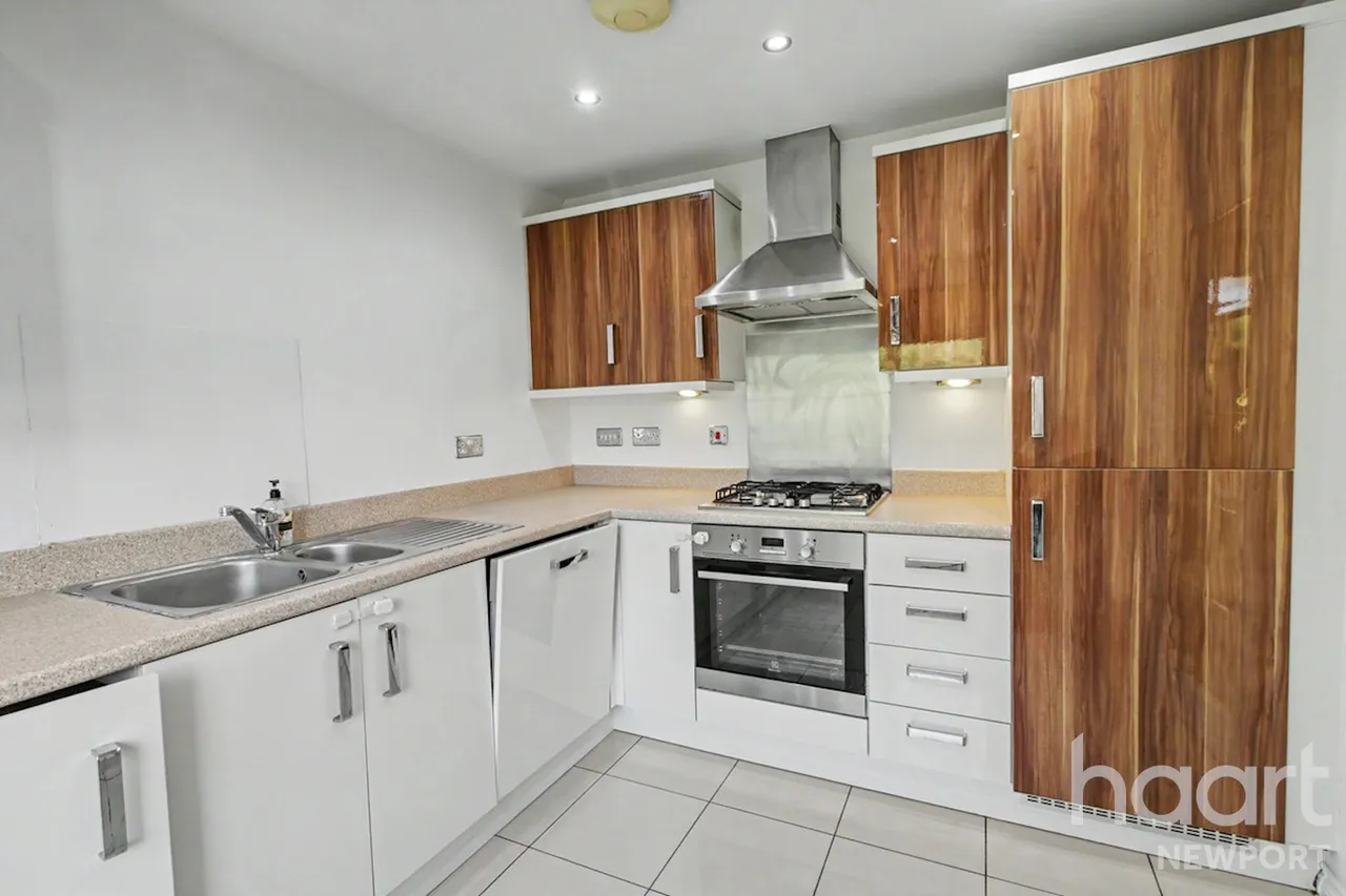 Chepstow Road, NP18, photo 3