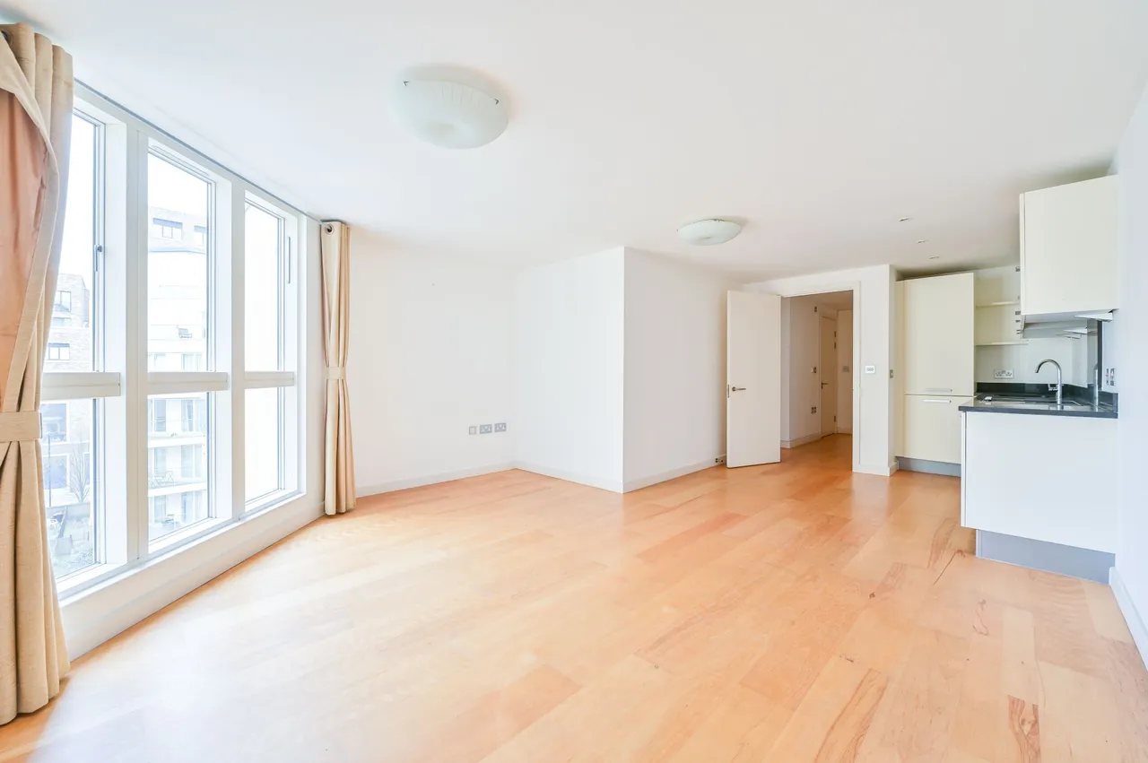 144 Channel House, Water Gardens Square, London, photo 2