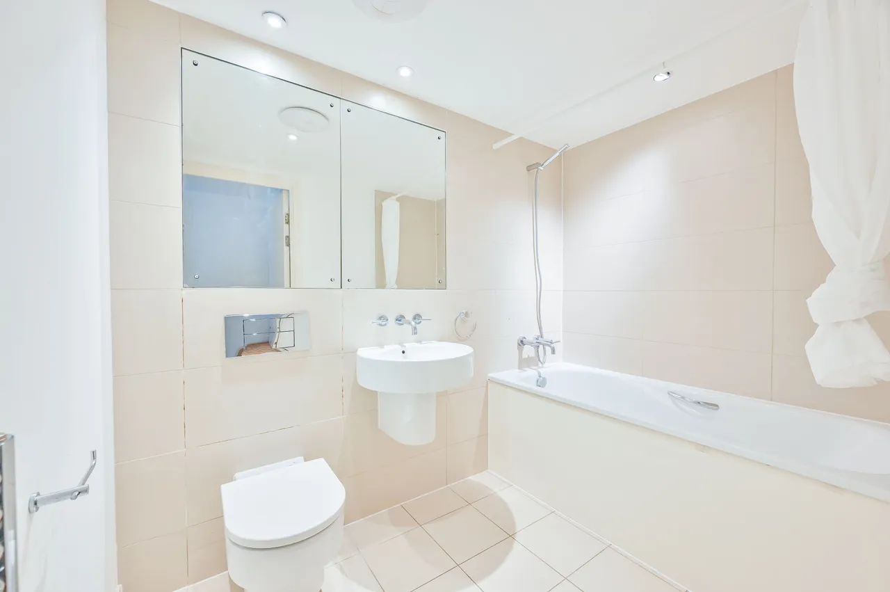 144 Channel House, Water Gardens Square, London, photo 11