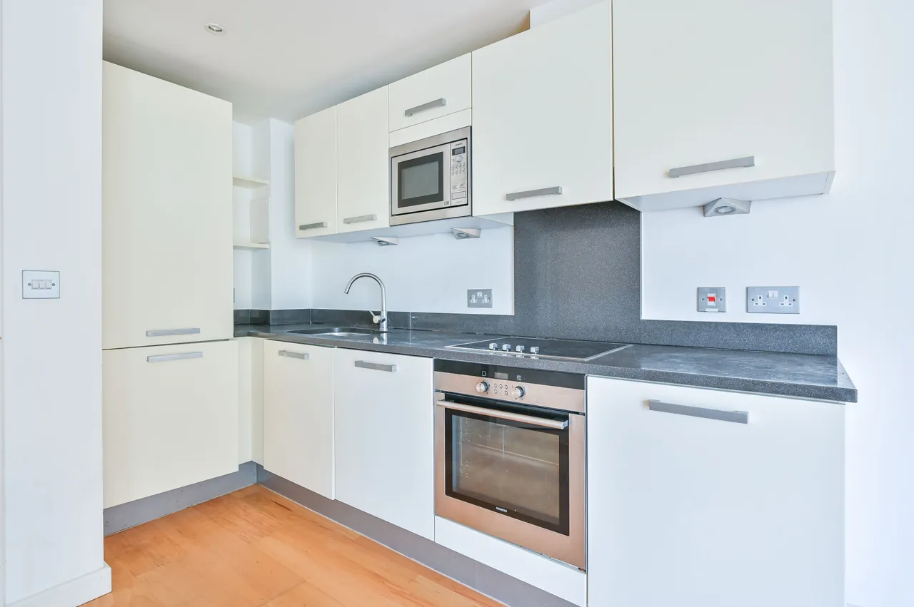 144 Channel House, Water Gardens Square, London, photo 8