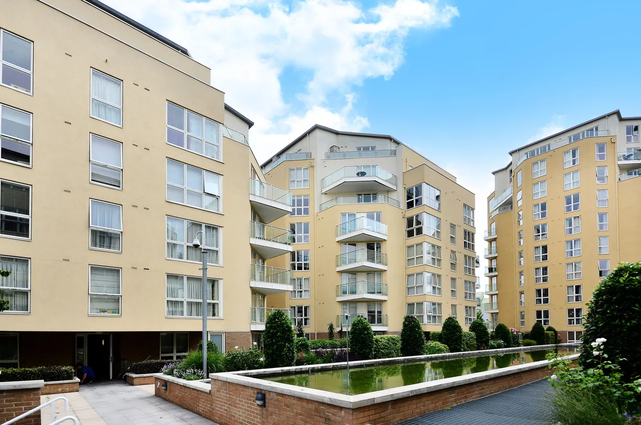2 bed flat for sale — 144 Channel House, Water Gardens Square, London