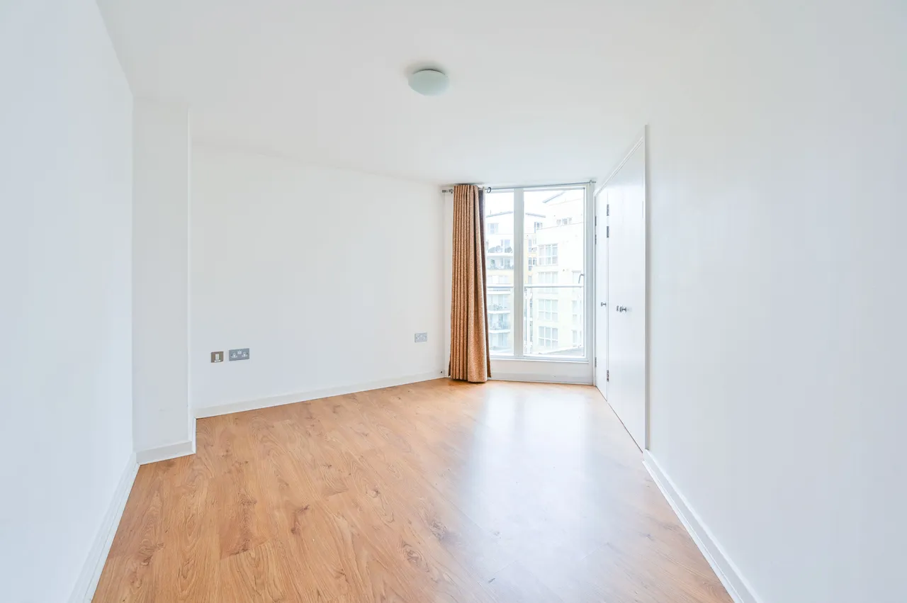 144 Channel House, Water Gardens Square, London, photo 4