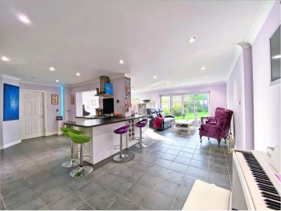 Pinewood Road, Ash, Surrey, GU12 6DG, photo 5