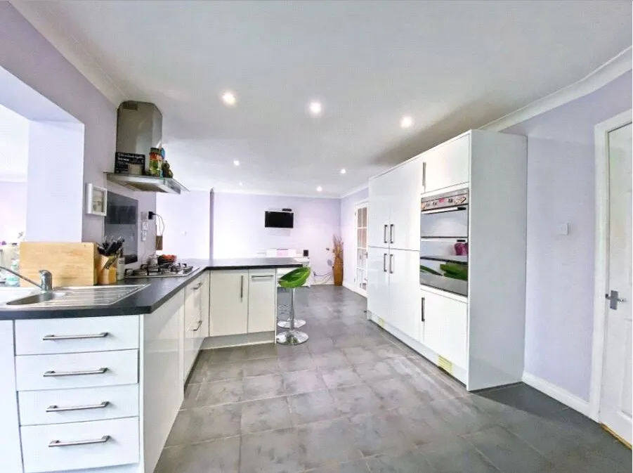 Pinewood Road, Ash, Surrey, GU12 6DG, photo 6