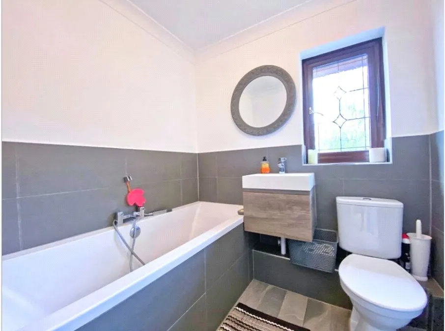 Pinewood Road, Ash, Surrey, GU12 6DG, photo 14