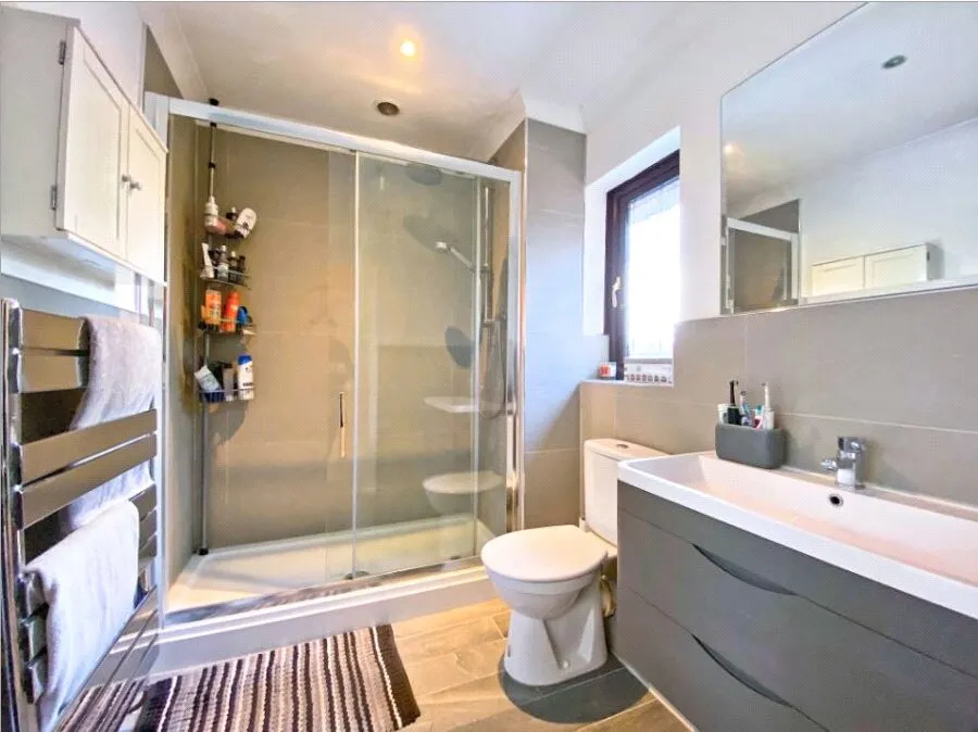 Pinewood Road, Ash, Surrey, GU12 6DG, photo 10