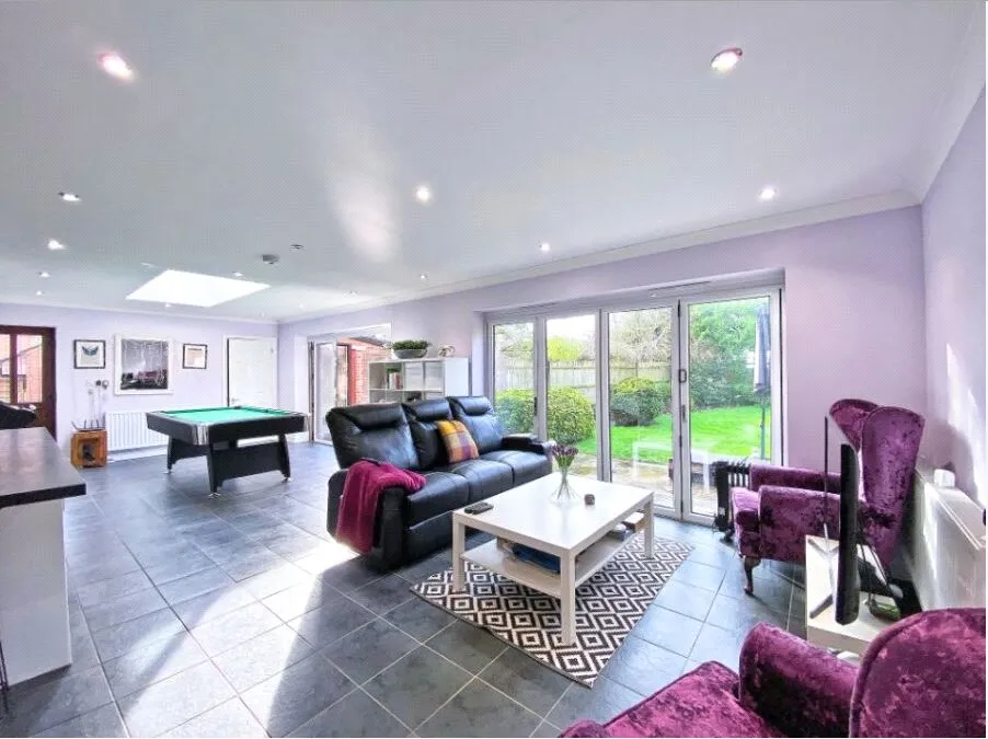 Pinewood Road, Ash, Surrey, GU12 6DG, photo 4