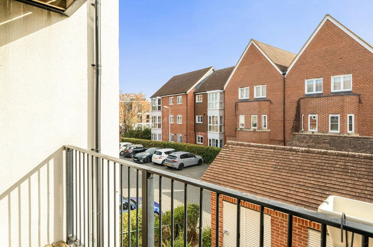 Outfield Crescent, Wokingham, Berkshire, RG40 2ET, photo 12