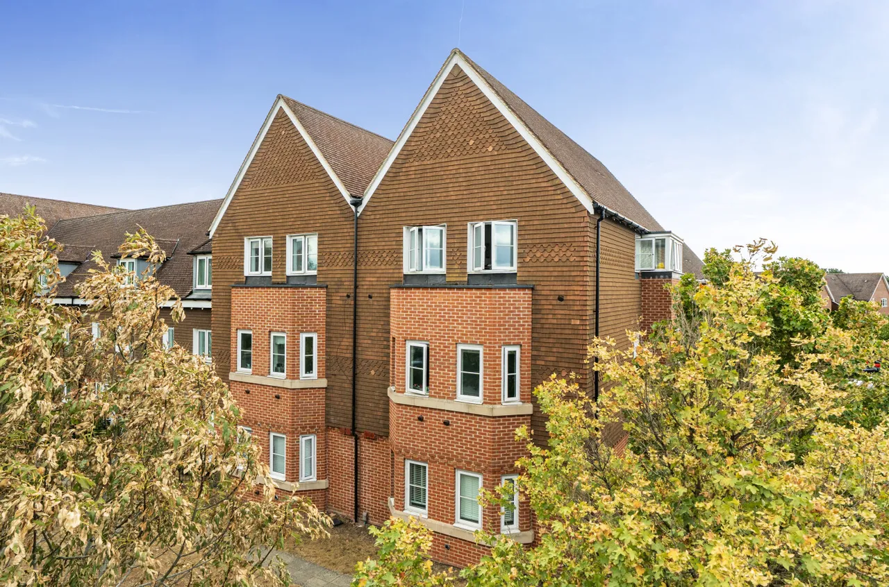 2 bed flat for sale — Outfield Crescent, Wokingham, Berkshire, RG40 2ET