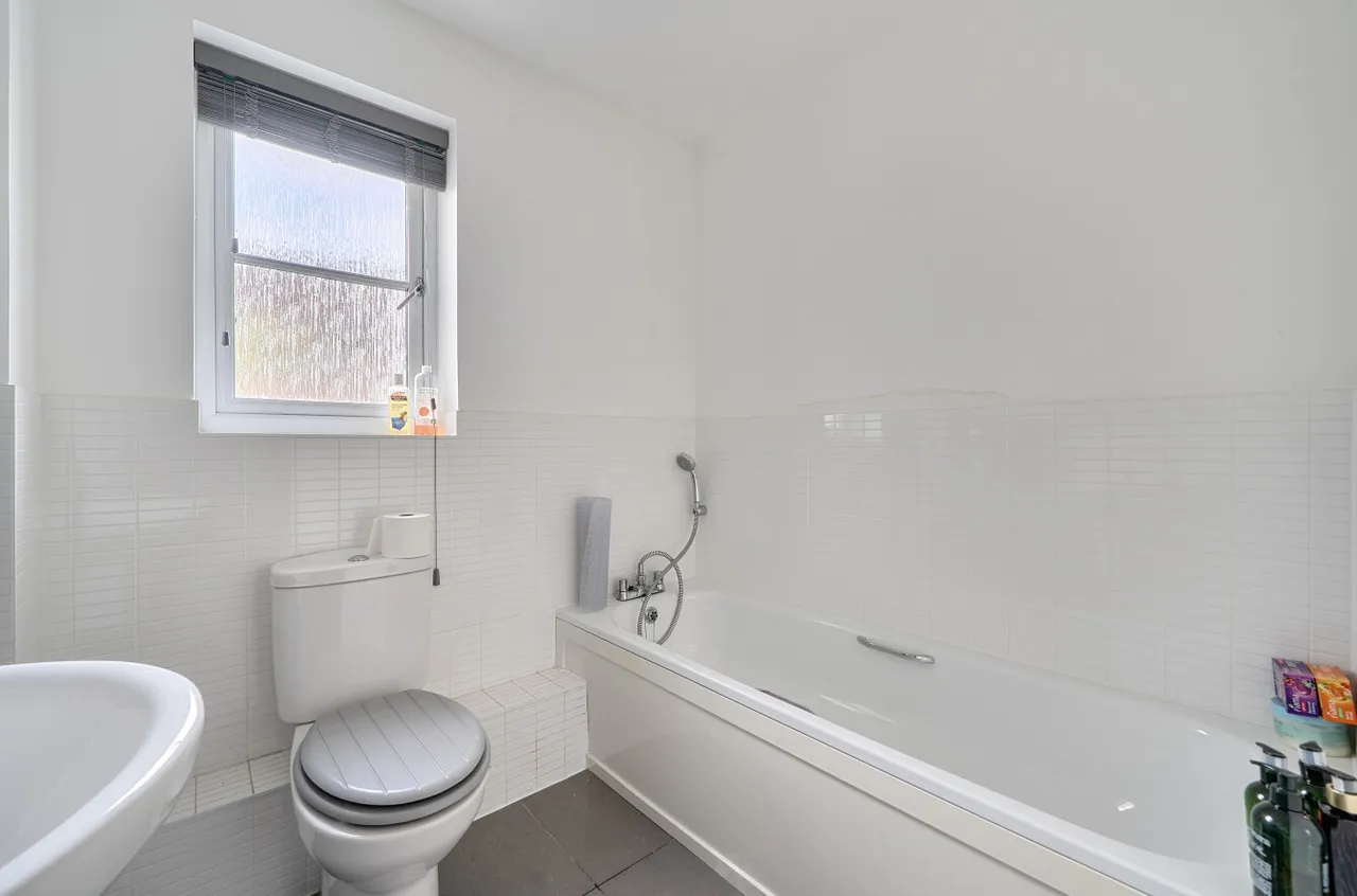 Outfield Crescent, Wokingham, Berkshire, RG40 2ET, photo 8