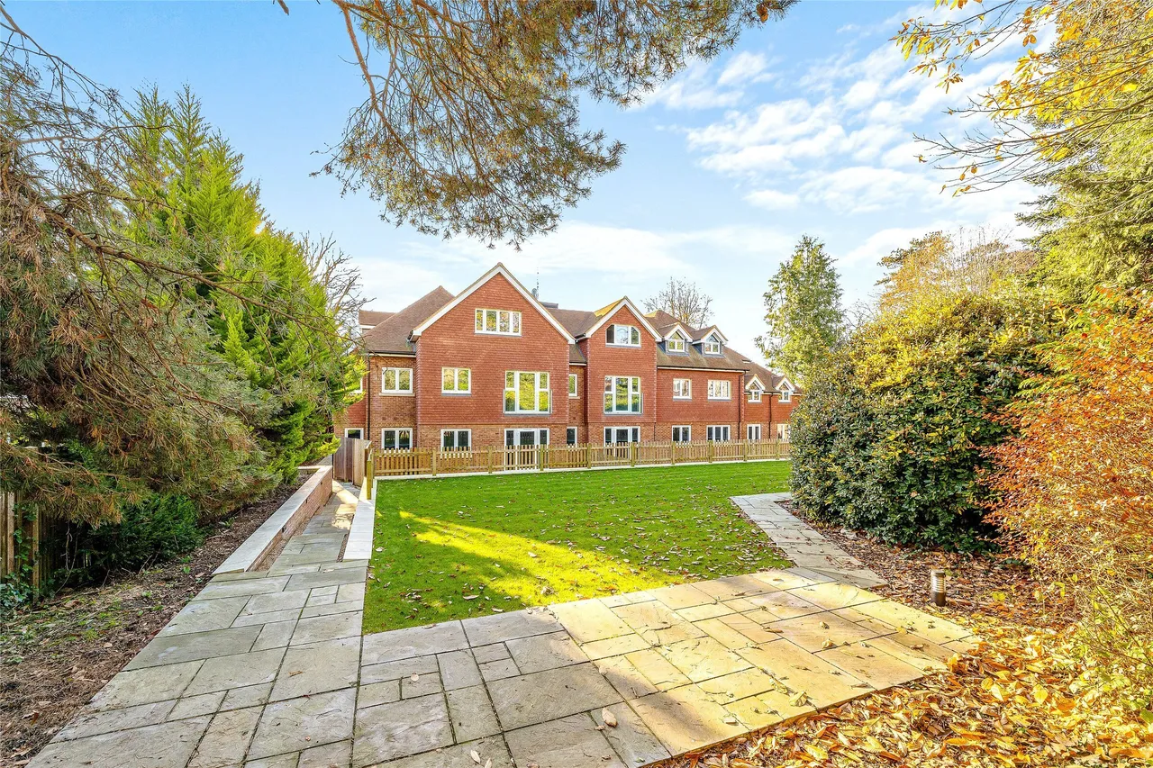 Doods Park Road, Reigate, RH2, photo 9
