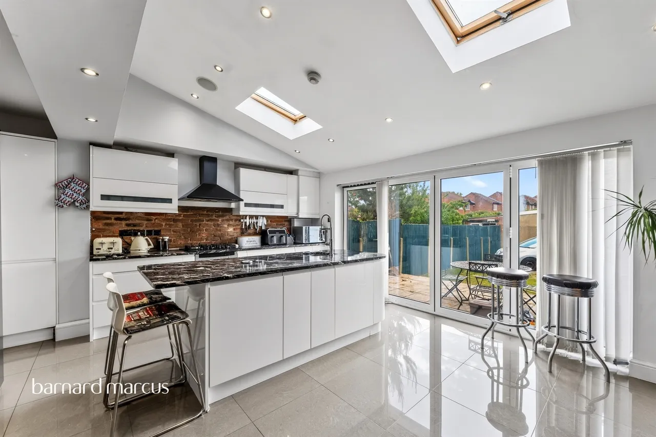 4 bed house for sale — Edgehill Road, Mitcham