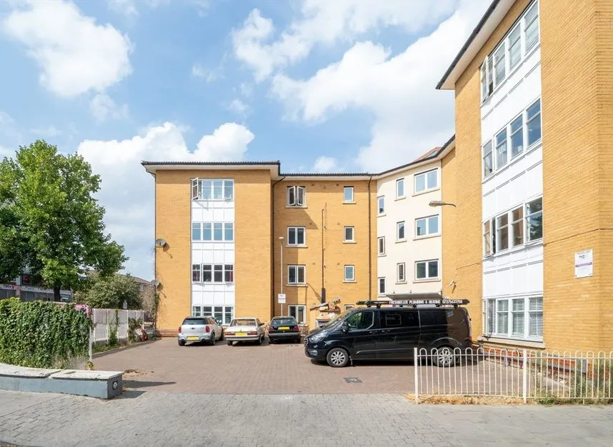 3 bed flat for sale — Prince Edward Road, Homerton, E9