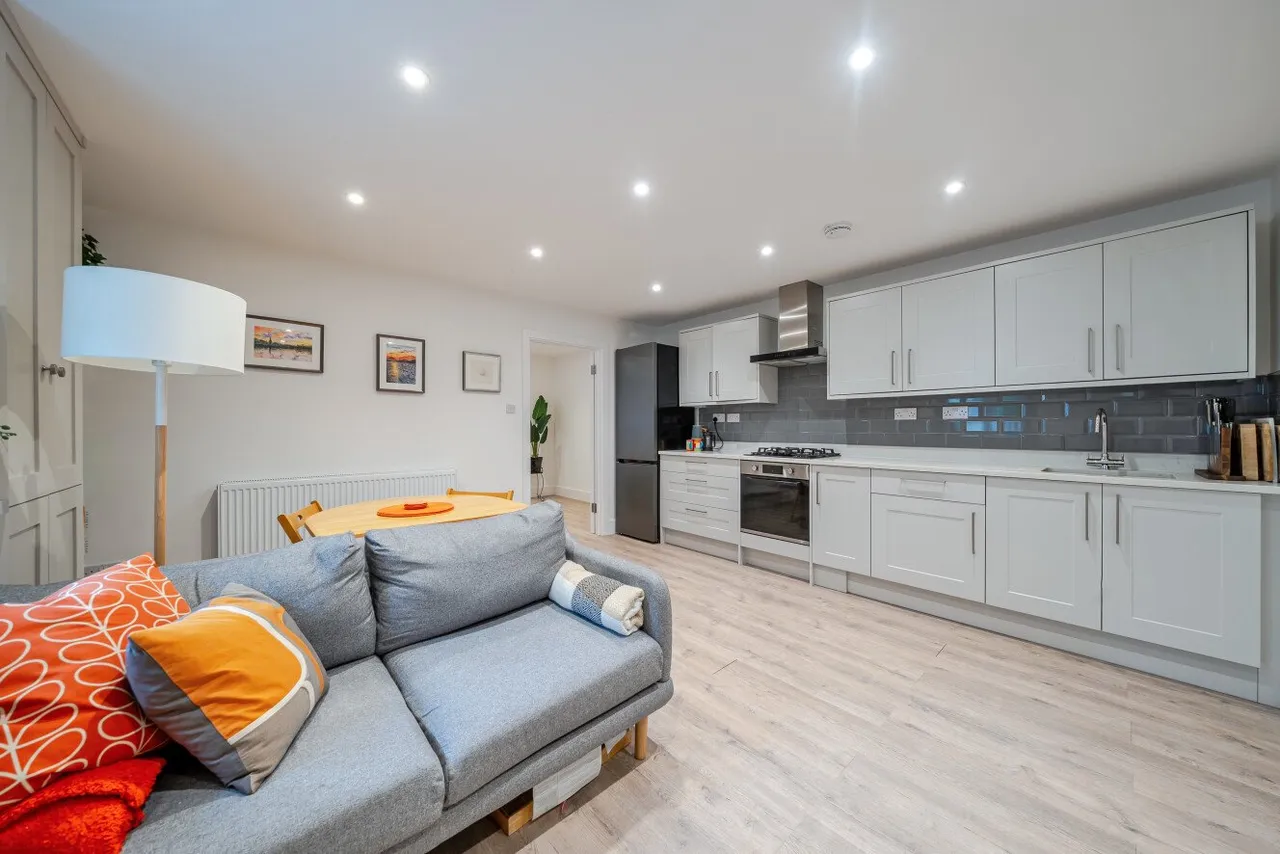 2 bed flat for sale — Cambalt Road, London, SW15