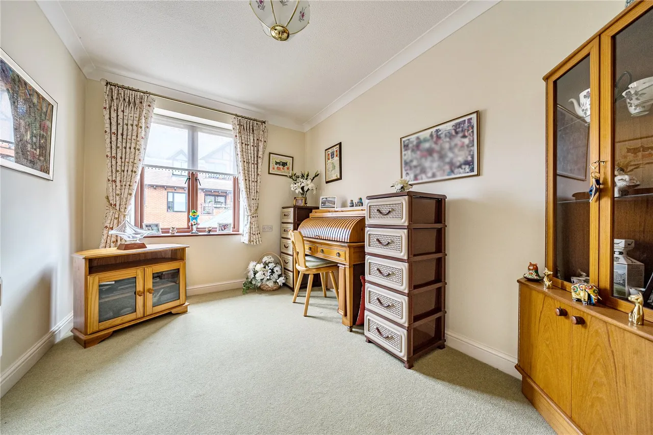 Hartford Court, Hartley Wintney, Hook, Hampshire, RG27 8PQ, photo 9