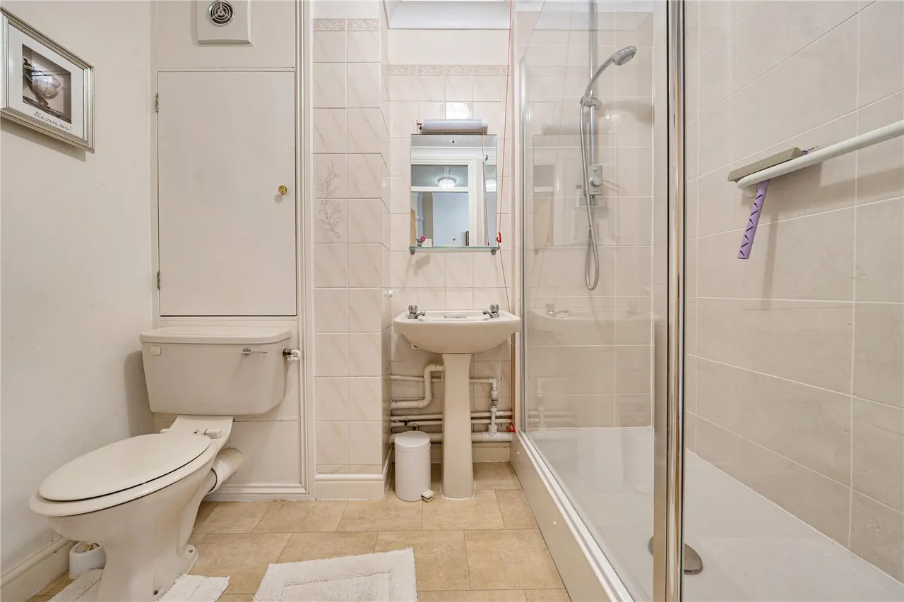 Hartford Court, Hartley Wintney, Hook, Hampshire, RG27 8PQ, photo 10