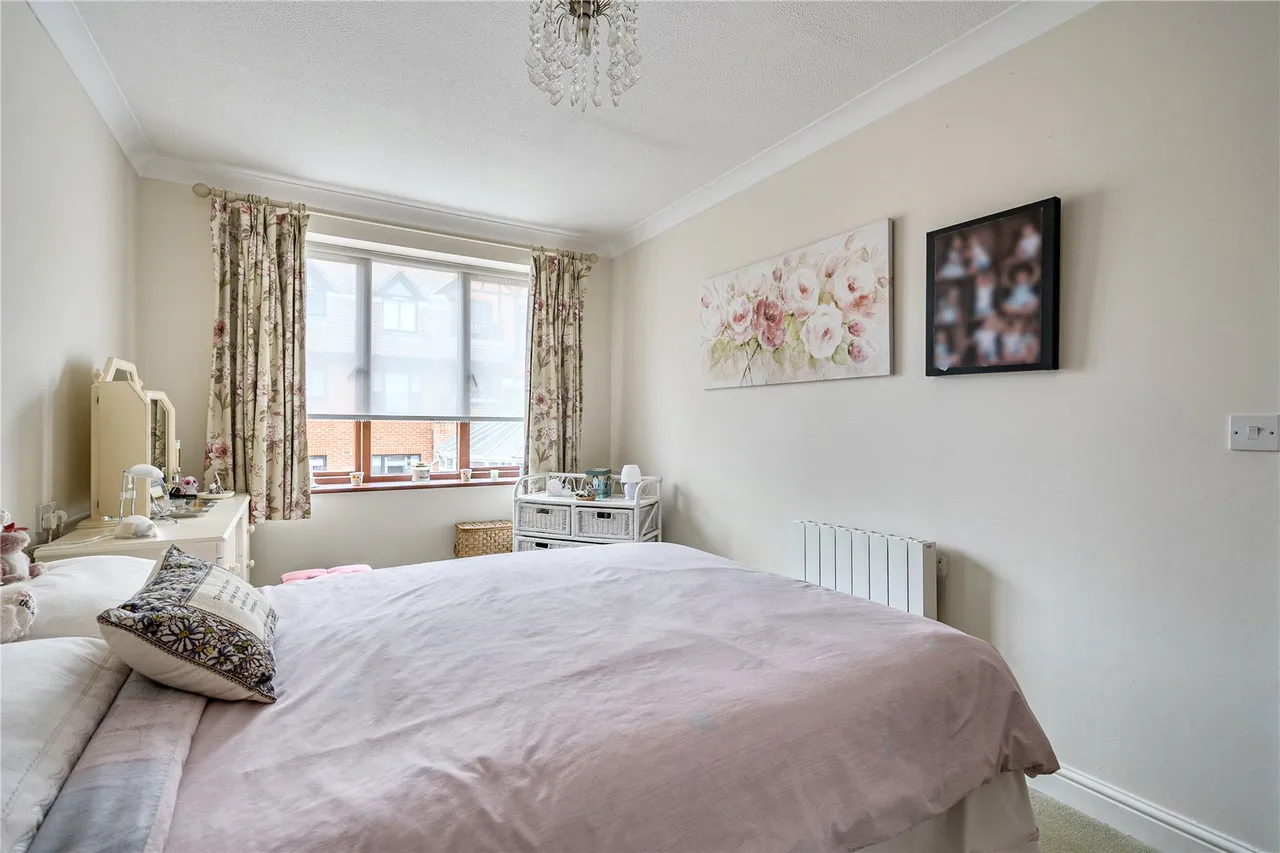 Hartford Court, Hartley Wintney, Hook, Hampshire, RG27 8PQ, photo 8