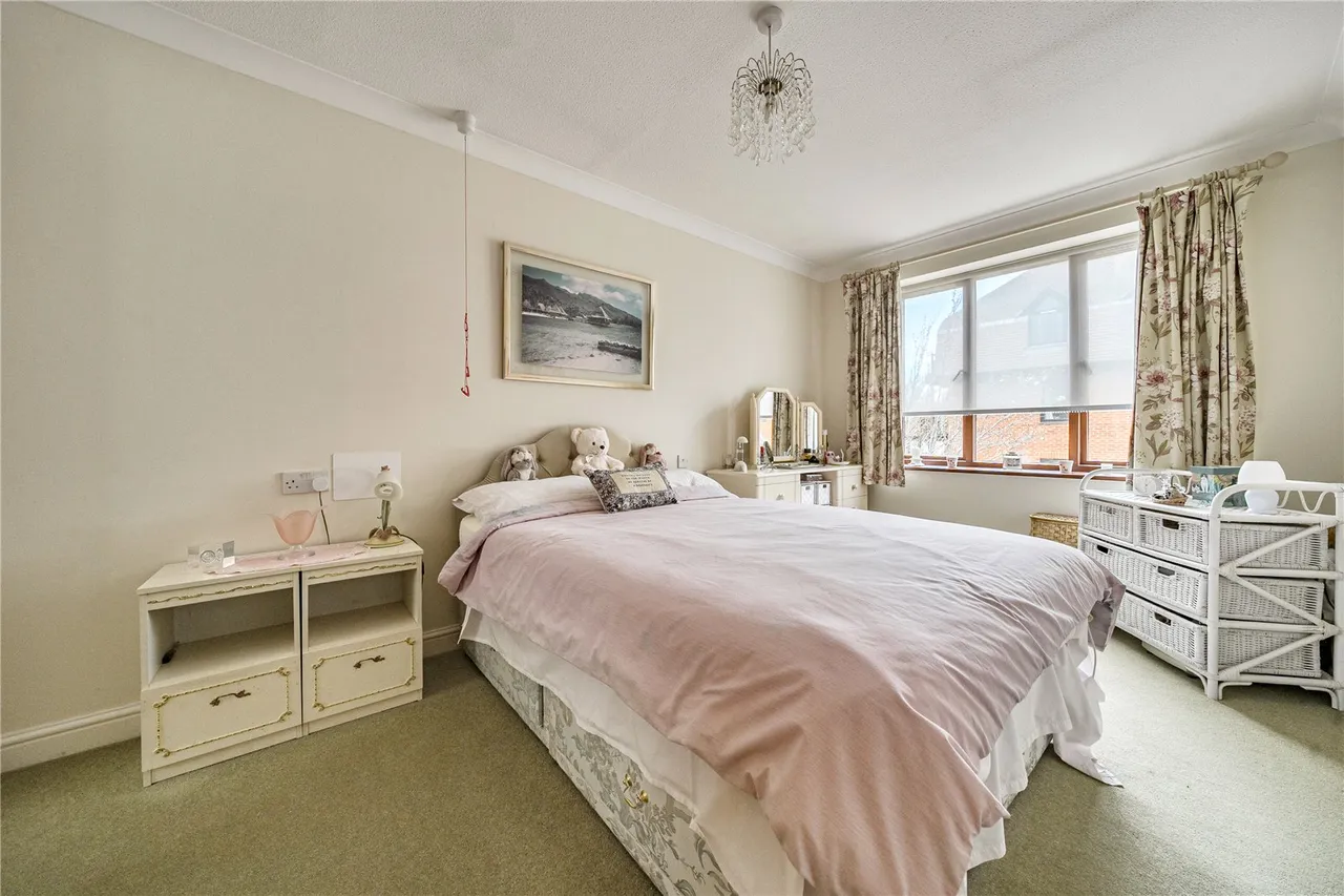 Hartford Court, Hartley Wintney, Hook, Hampshire, RG27 8PQ, photo 7