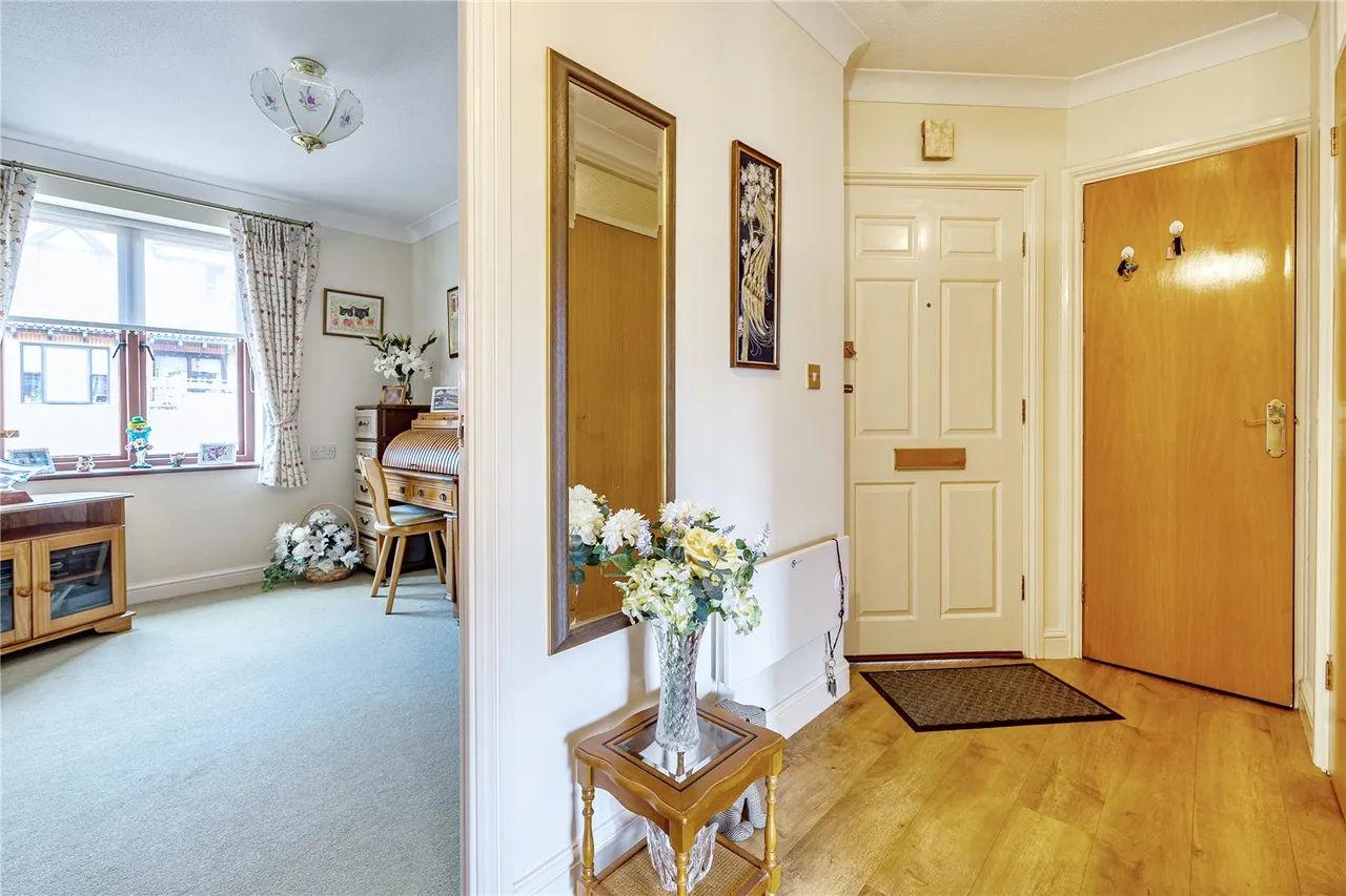 Hartford Court, Hartley Wintney, Hook, Hampshire, RG27 8PQ, photo 6
