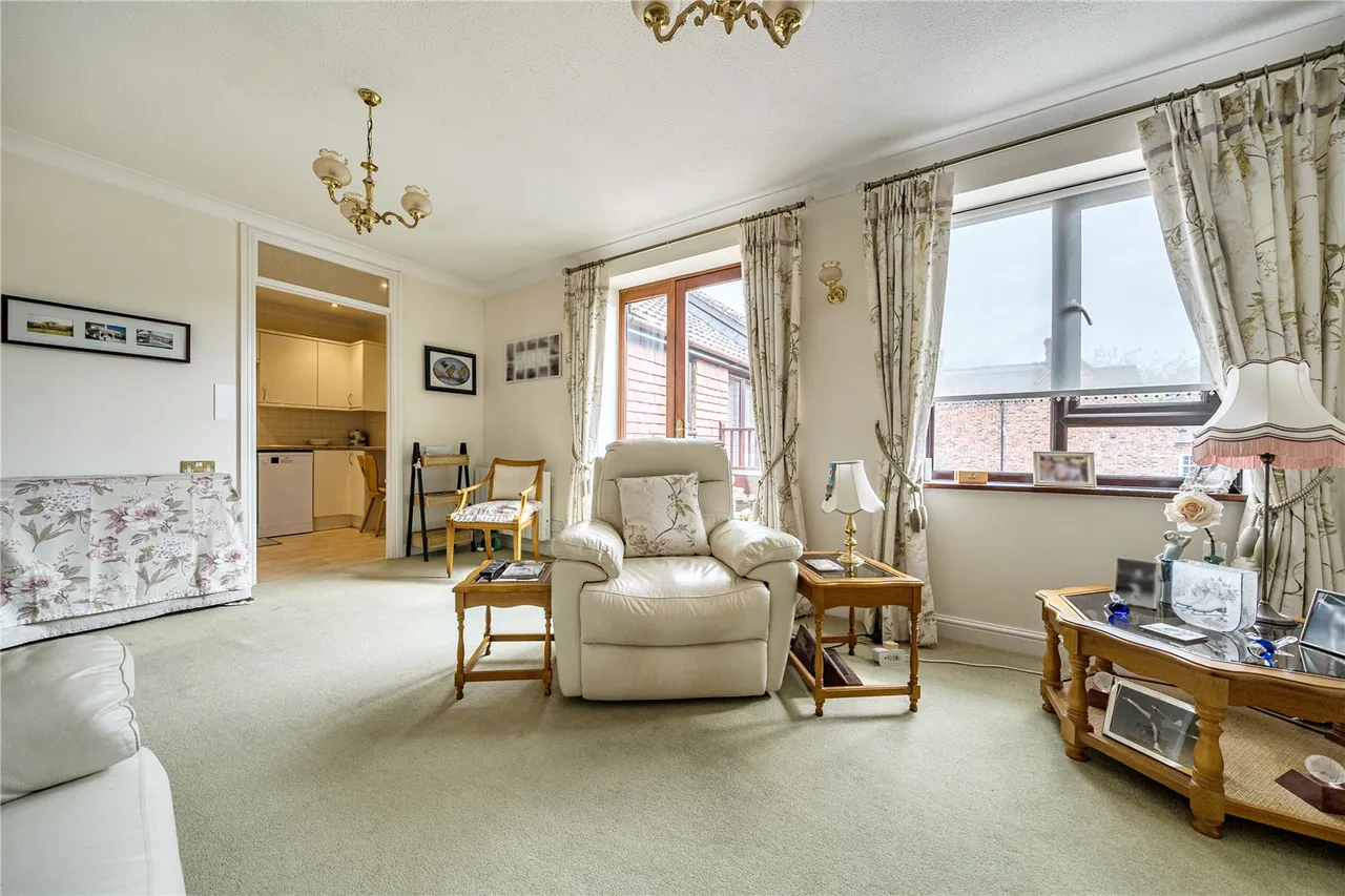 Hartford Court, Hartley Wintney, Hook, Hampshire, RG27 8PQ, photo 4
