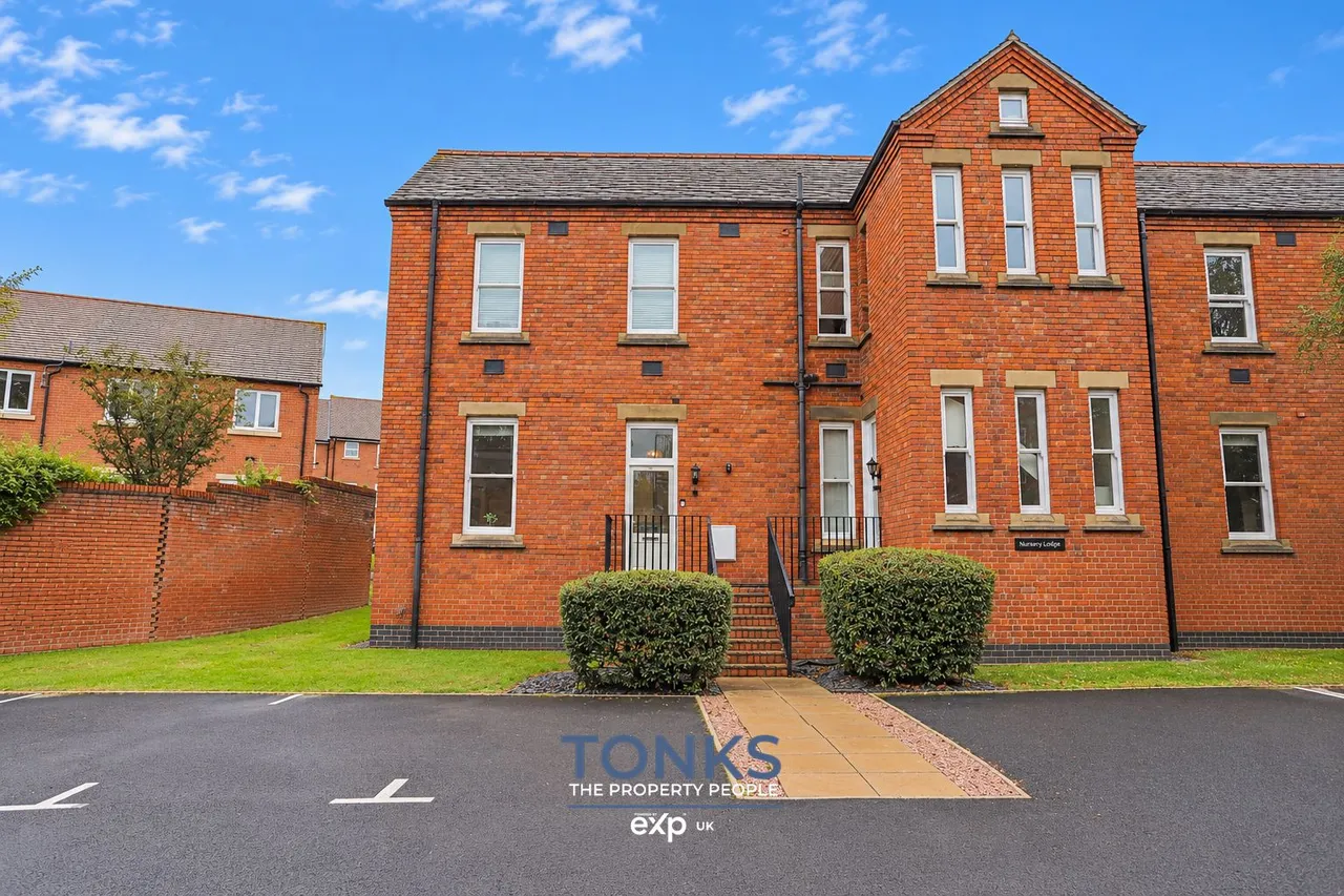 2 bed flat for sale, Marshall Crescent, Stourbridge, DY8