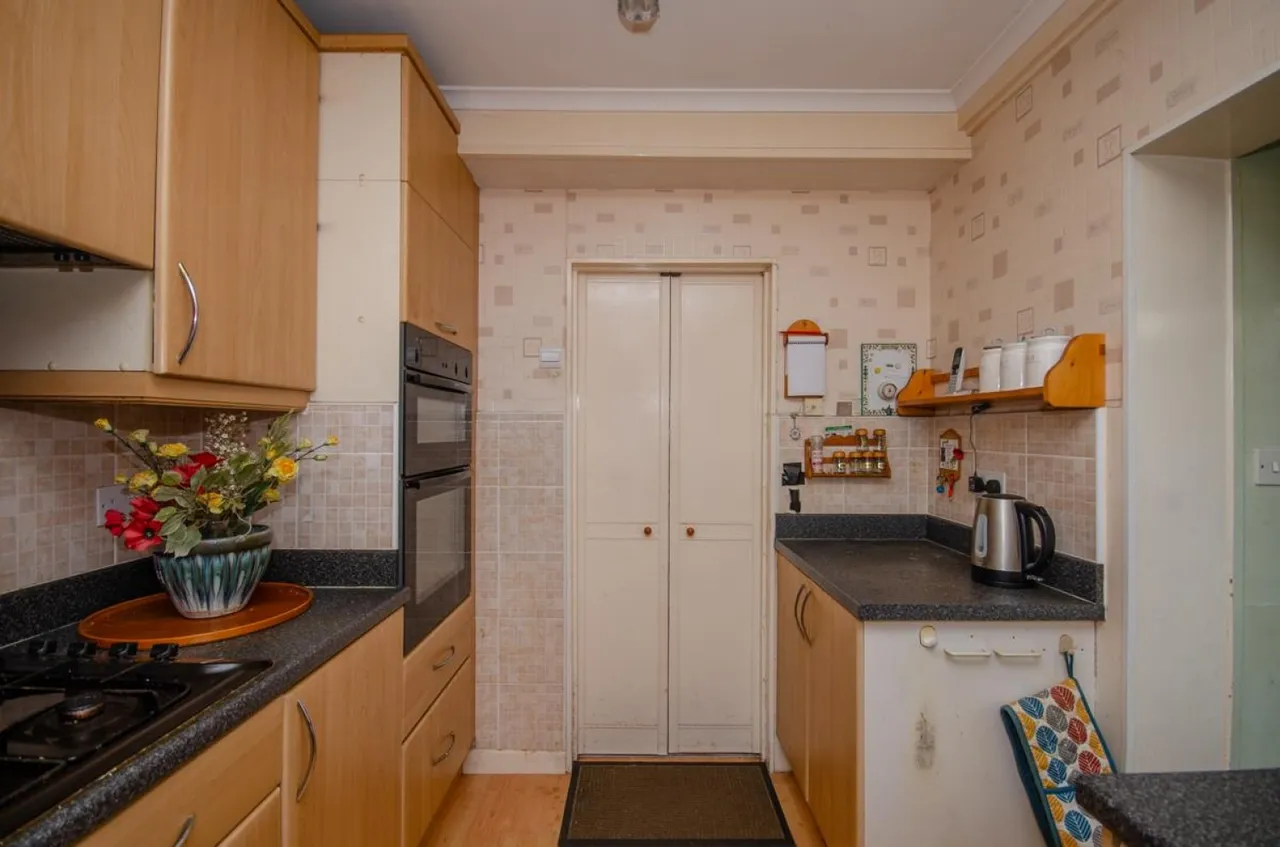 Salisbury Road, Downend, BS16, photo 8