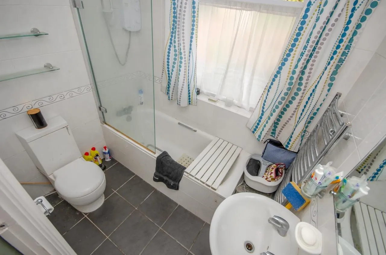 Salisbury Road, Downend, BS16, photo 17