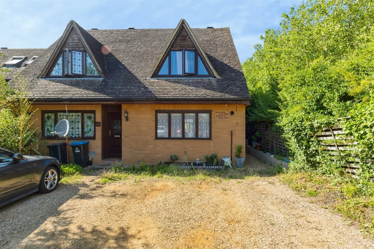 2 bed house for sale — Downley Avenue, Bradwell Common, Milton Keynes