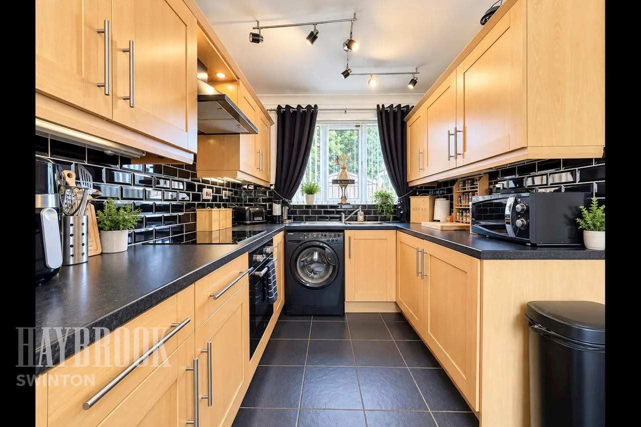 Deightonby Street, Thurnscoe, photo 8