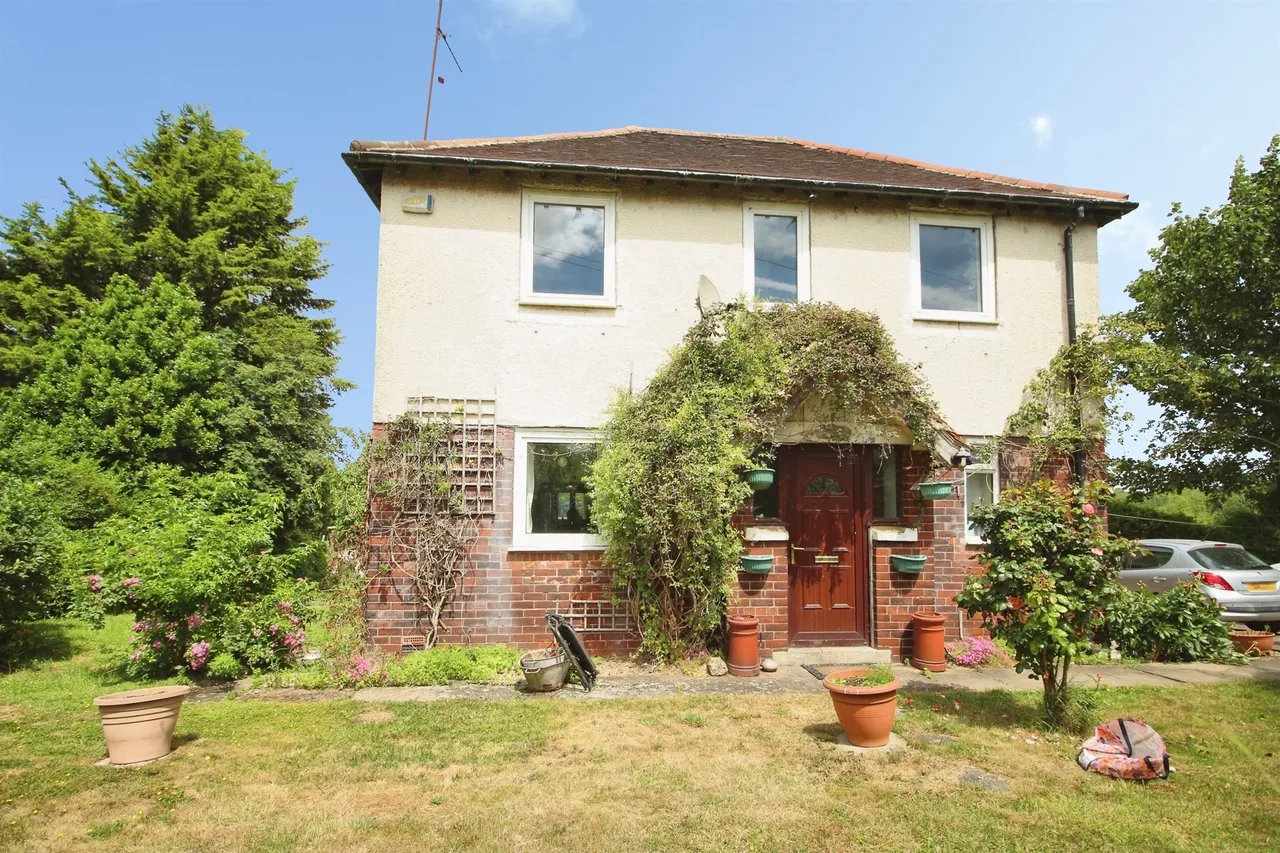 3 bed house for sale — Wheldale Lane, Castleford