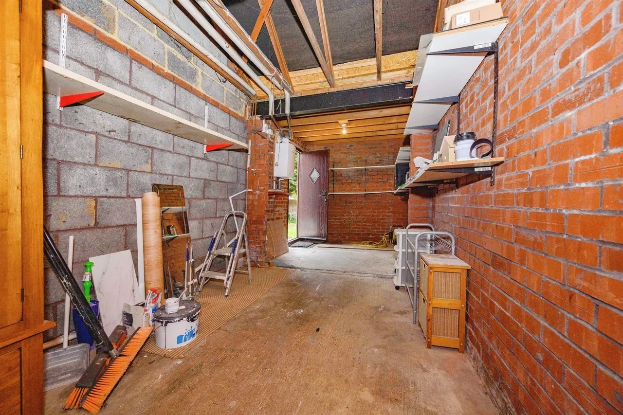 Tudor Manor Gardens, Watford, WD25, photo 17