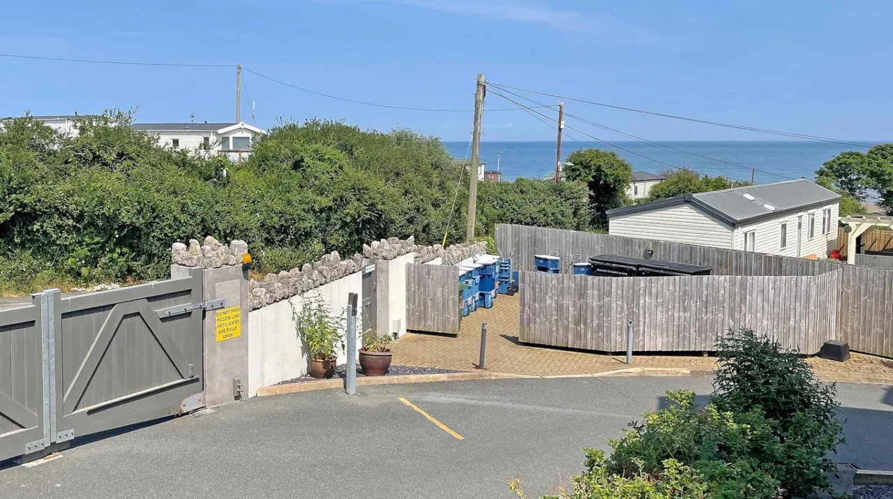 Beach Road, Benllech, photo 4