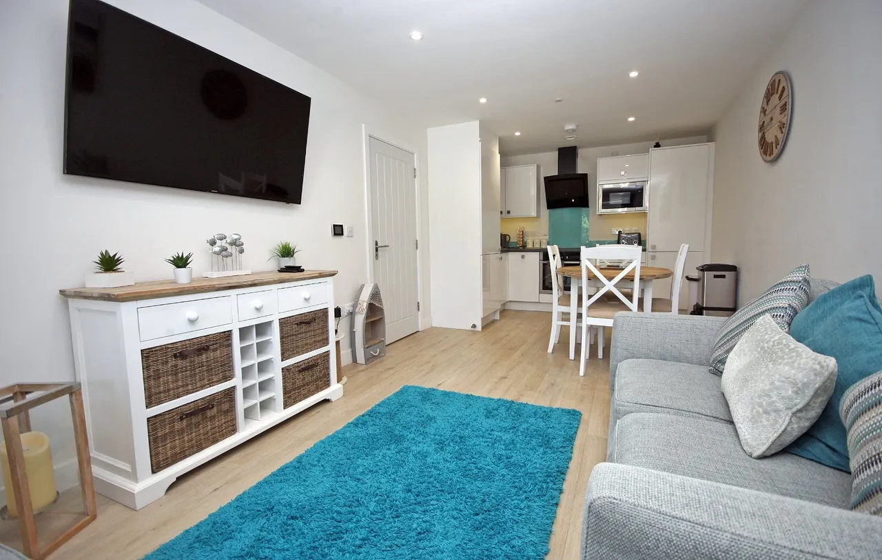 Beach Road, Benllech, photo 9