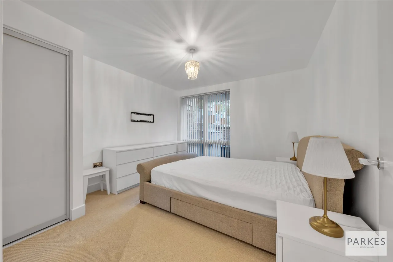 Lakeside Drive, London, NW10, photo 5