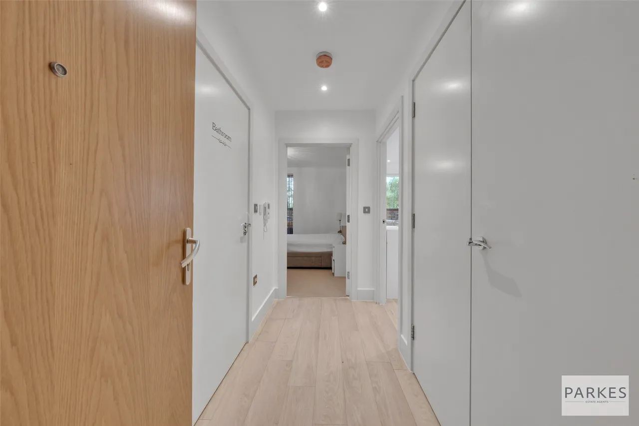 Lakeside Drive, London, NW10, photo 7