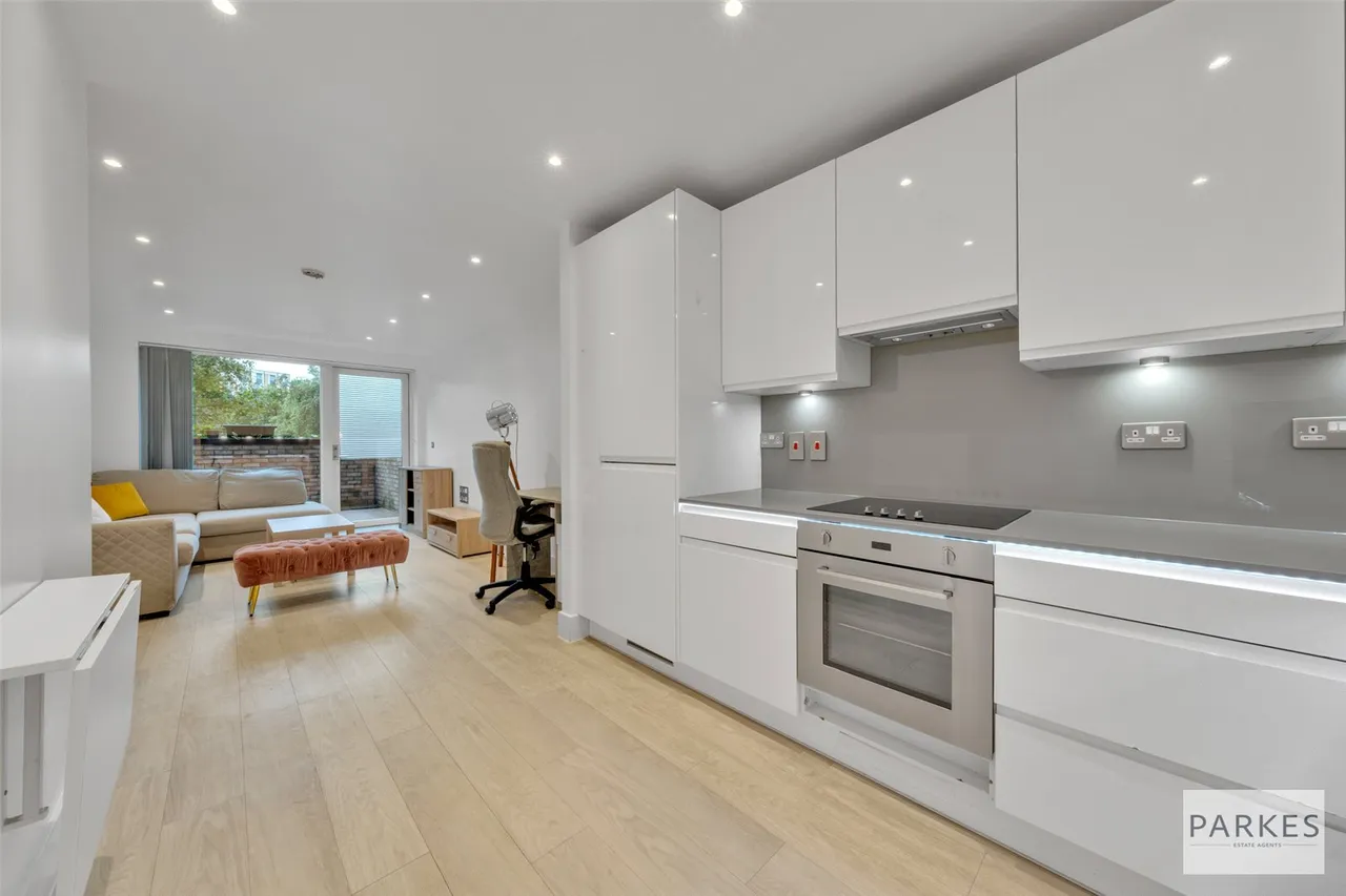 1 bed flat to rent, Lakeside Drive, London, NW10