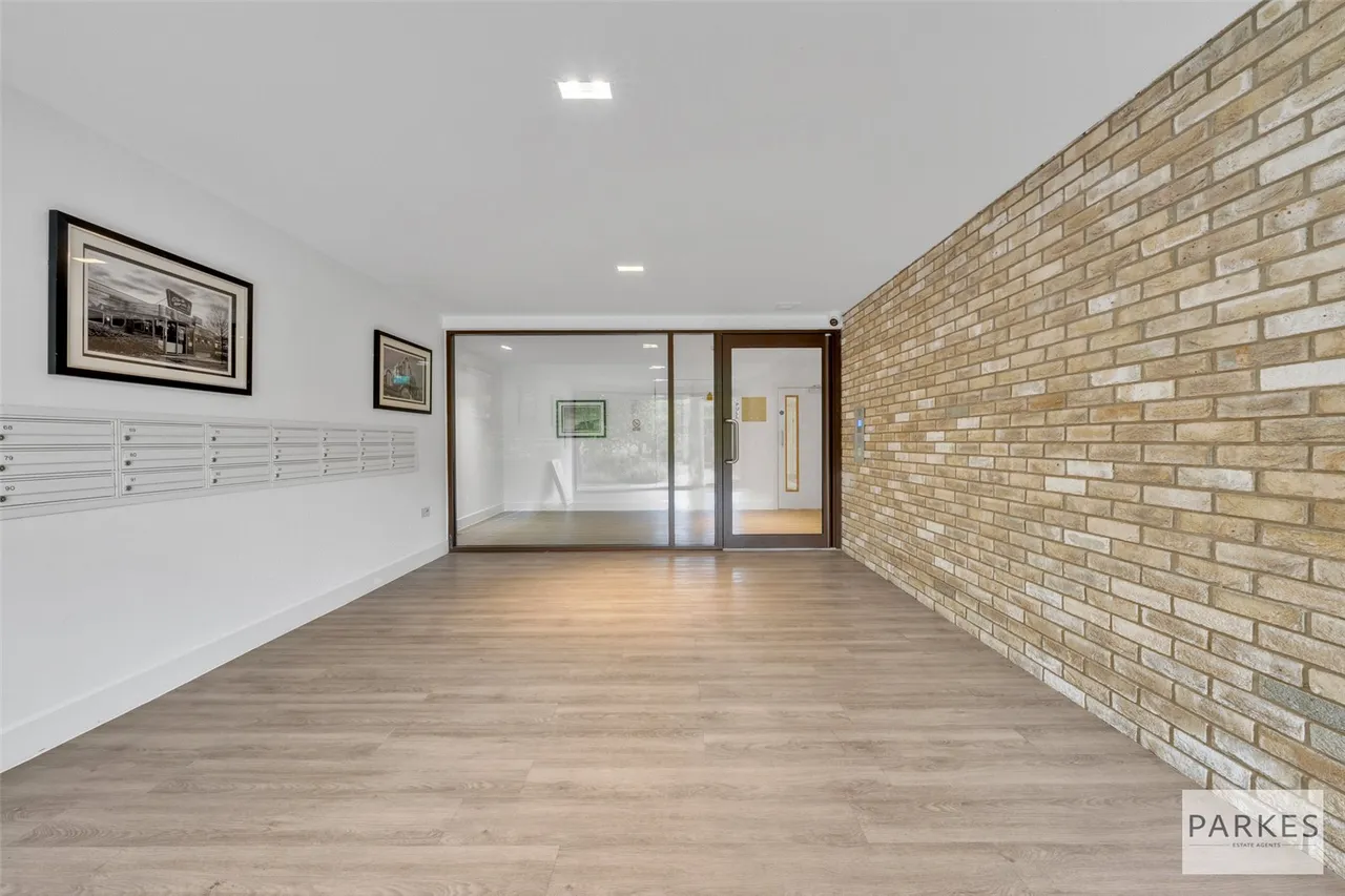 Lakeside Drive, London, NW10, photo 8